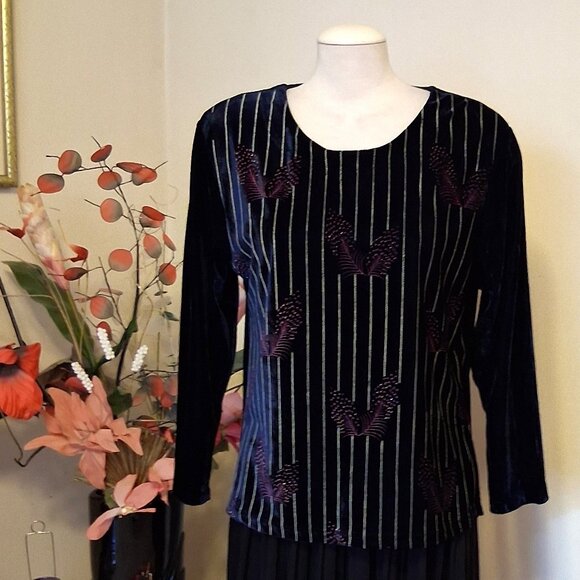 NWT Scoop Neck Navy Blue Embroidered Blouse Long Sleeve Women’s Top 12 - Picture 3 of 9